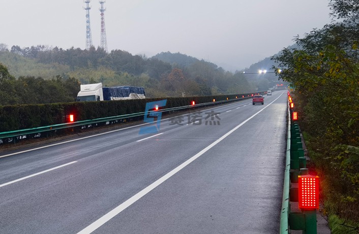 在高速公路的两侧安装智能雾灯的必要性
